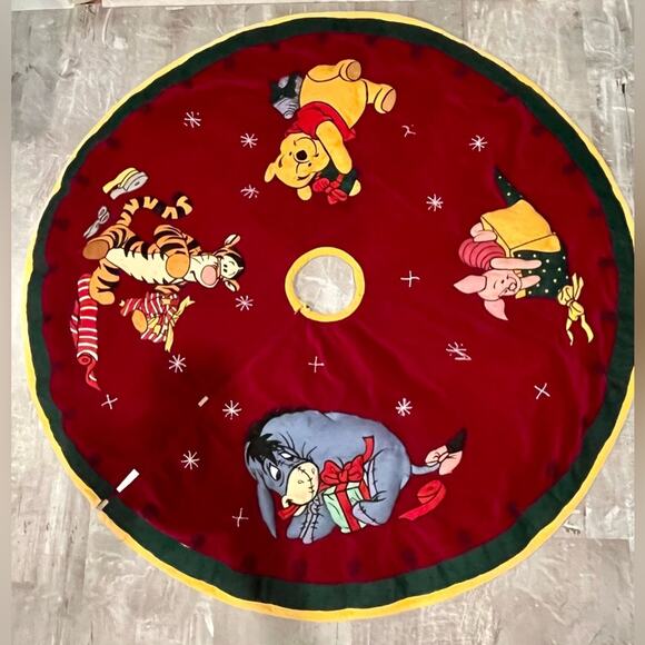 Vintage Winnie the Pooh Christmas tree skirt, 3D felt and velvet - Picture 1 of 13